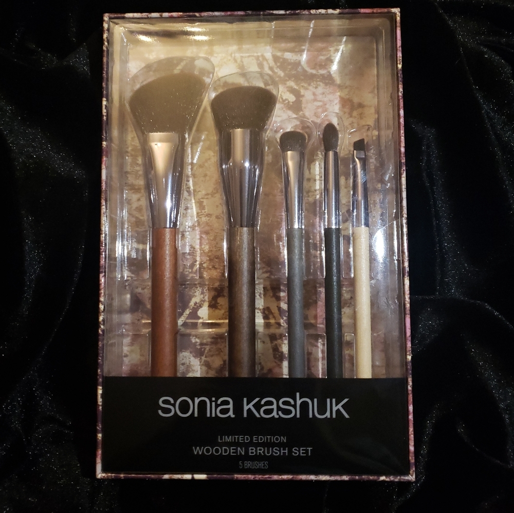 Sonia Kashuk LE wooden brush set